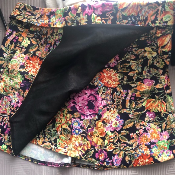 Glassons Floral Mini Skirt Size 14 - Picture 9 of 9